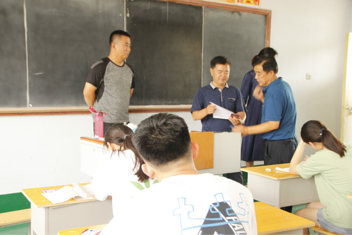 领导中心巡察主校区期末考试工作