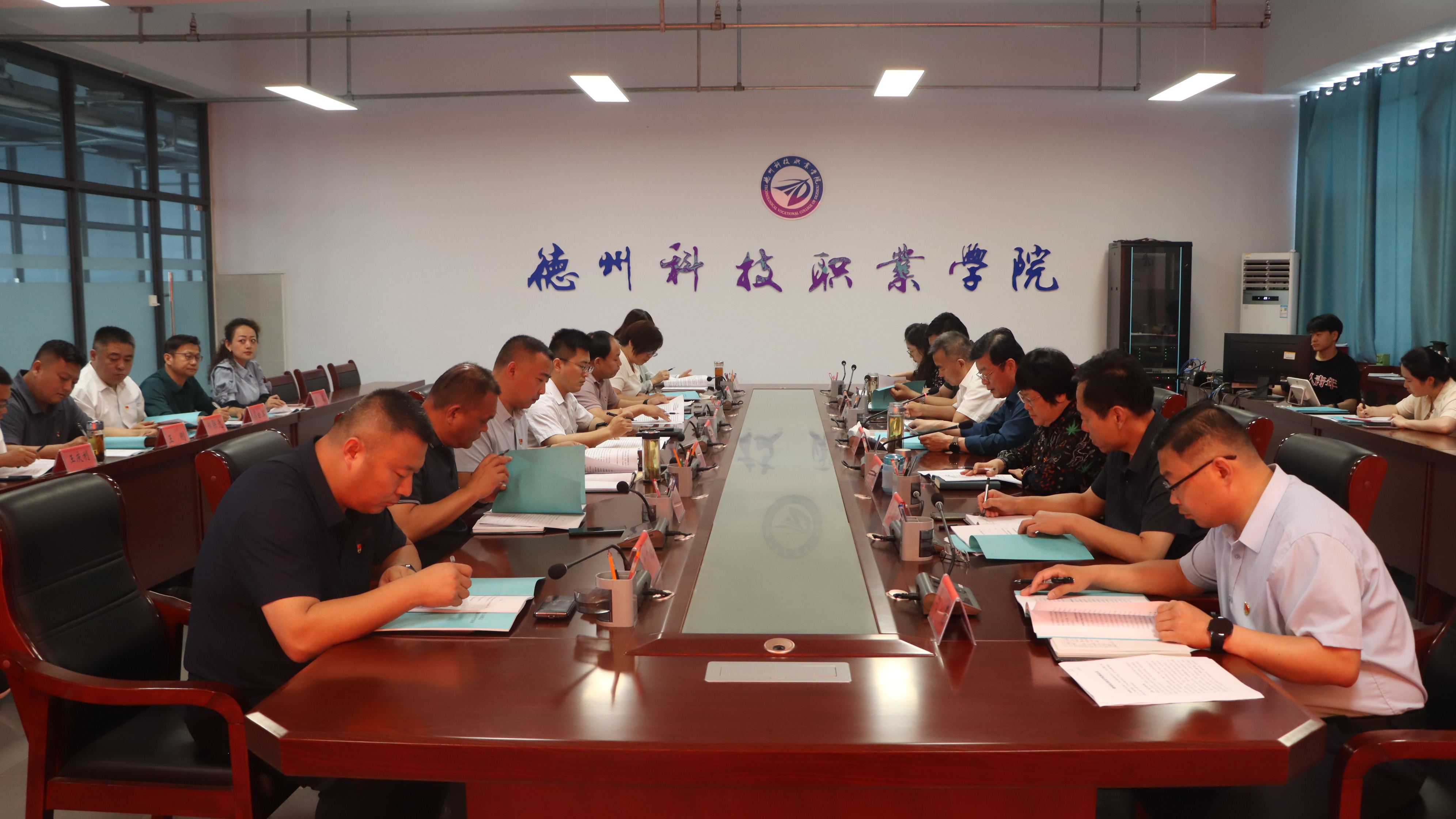 best365中国官方网站党委理论学习中心组开展5月份集体学习和专题研讨