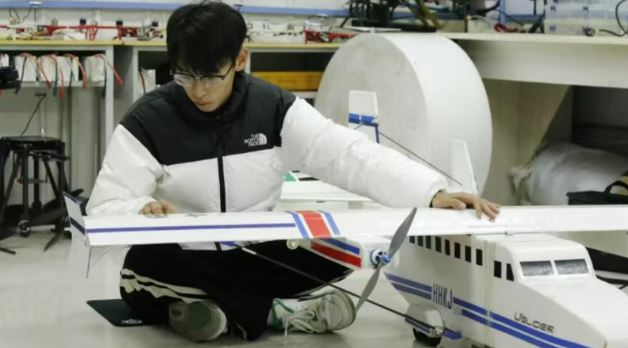 以机为翼・逐光而行｜记best365中国官方网站航空学院优秀学生顾忠旭